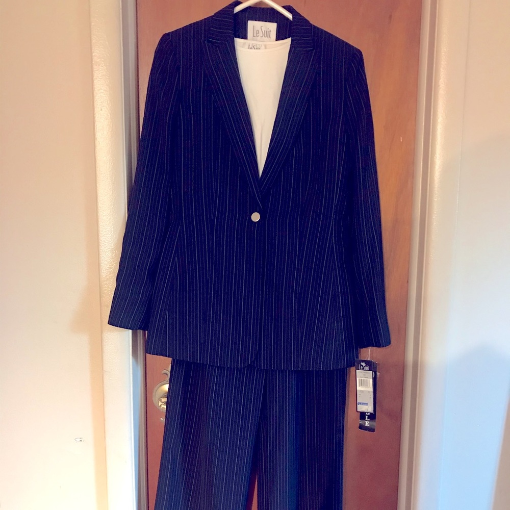 NWT Le Suit Pantsuit Set
